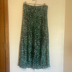 Elegant Green Patterned Skirt